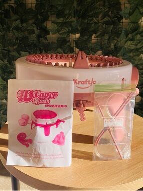 Kraftic Knitting Machine 40 Needles in White & Pink